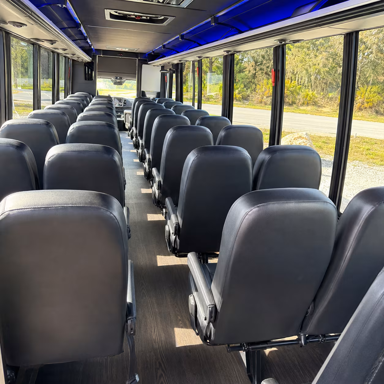 minibuses for dallas zoo and nature based school field trips