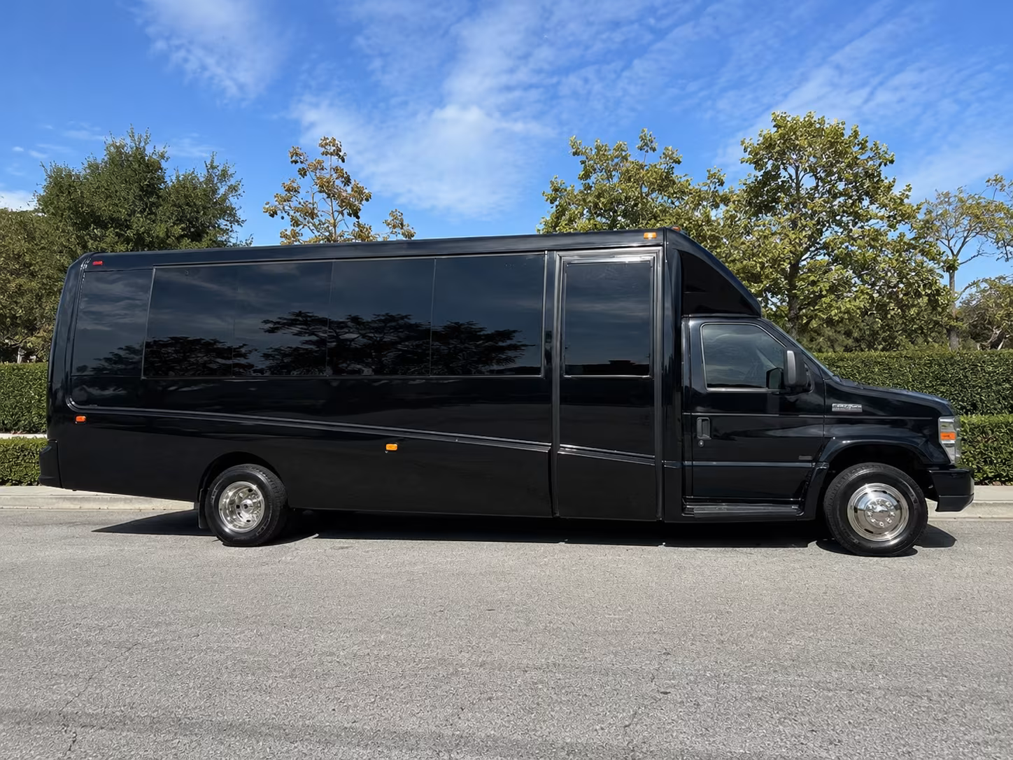 music festival bus rentals for lollapalooza fortress and dfw festival weekends